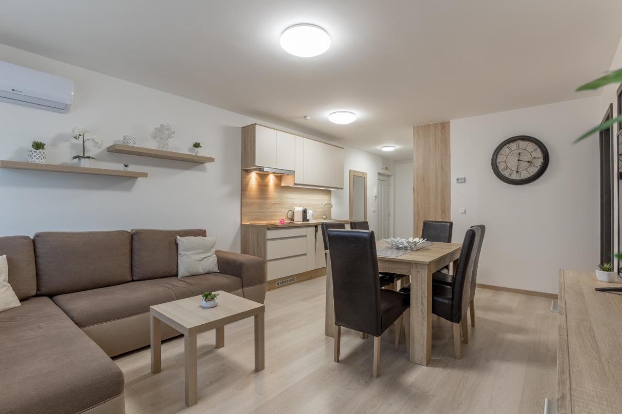 Leda Apartmanok By Bltn Siófok Buitenkant foto