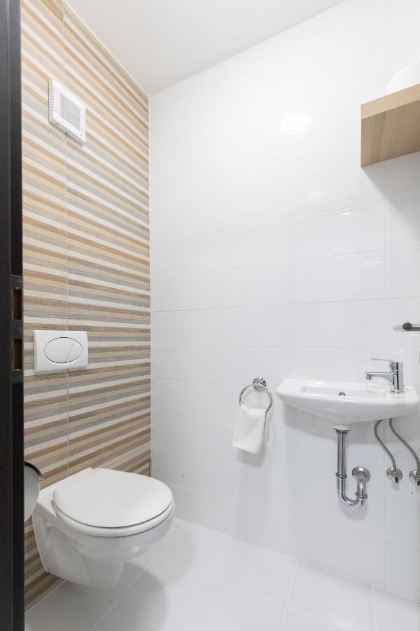 Leda Apartmanok By Bltn Siófok Buitenkant foto