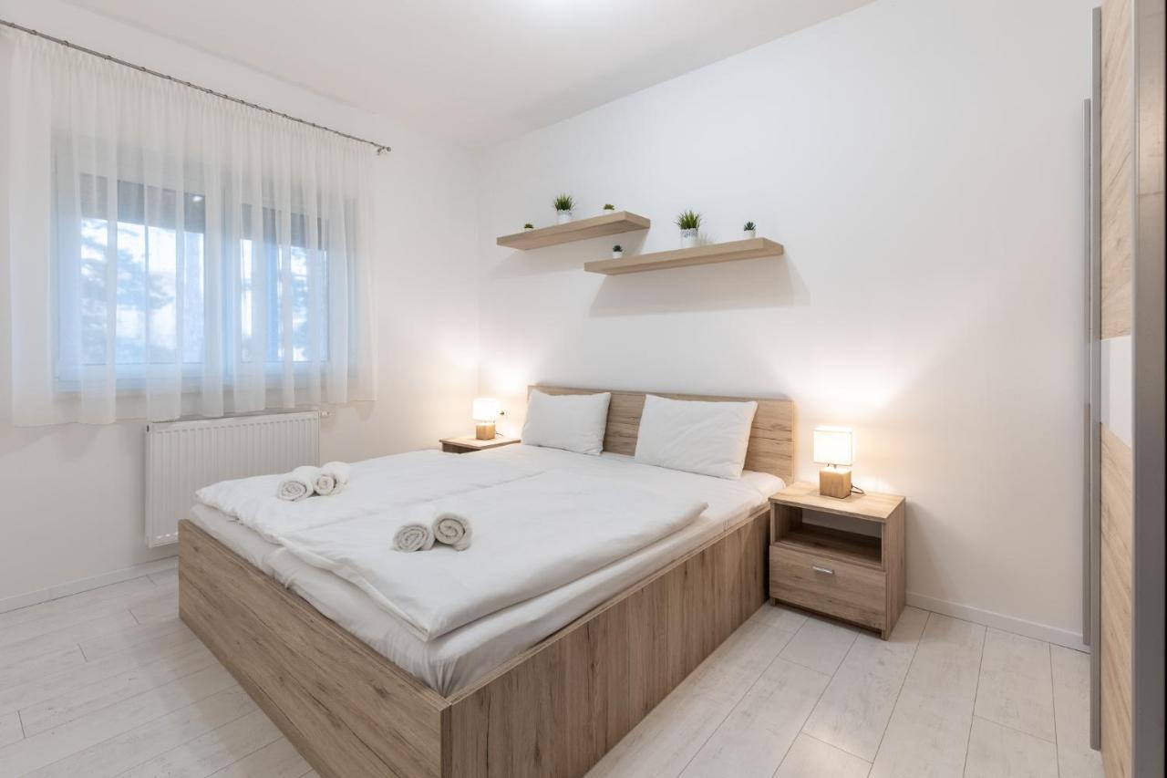 Leda Apartmanok By Bltn Siófok Buitenkant foto