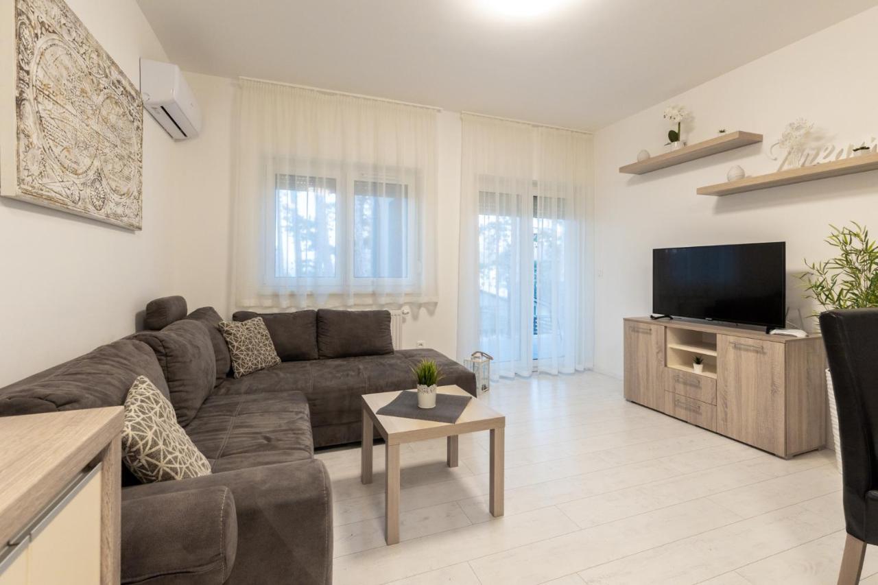 Leda Apartmanok By Bltn Siófok Buitenkant foto